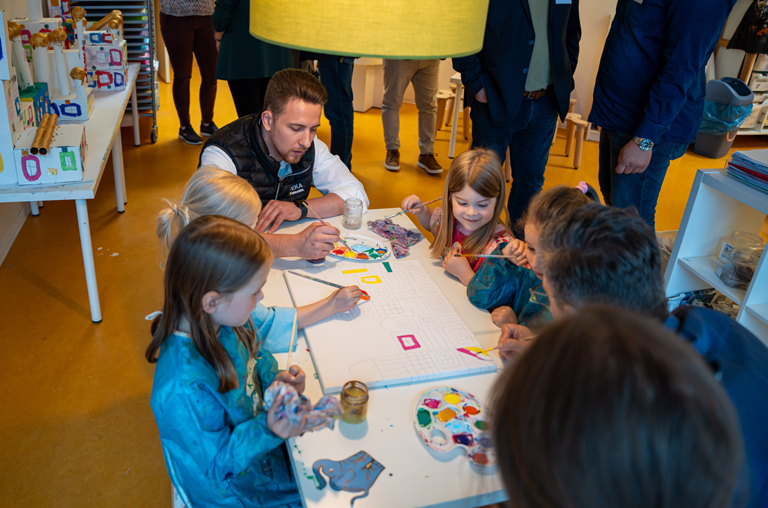 Marvin Hundrieser zu Besuch vor Ort beim Deutschen Kinderschutzbund Essen.